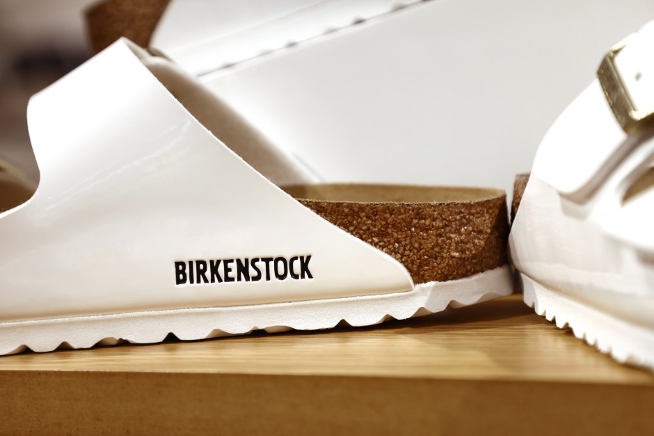 Weiße Birkenstock Flip-Flops / Shutterstock