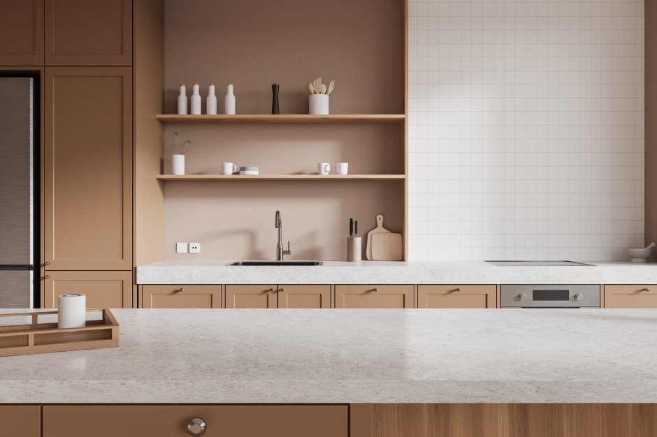 Cocina en tonos beige y blanco / Shutterstock