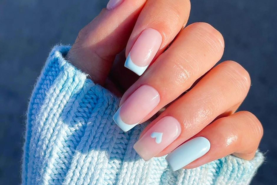 Square manicure: le unghie più alla moda per l'estate 2025 / Shutterstock