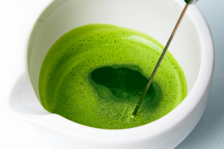 Preparazione del matcha / Unsplash, Daniel Stiel