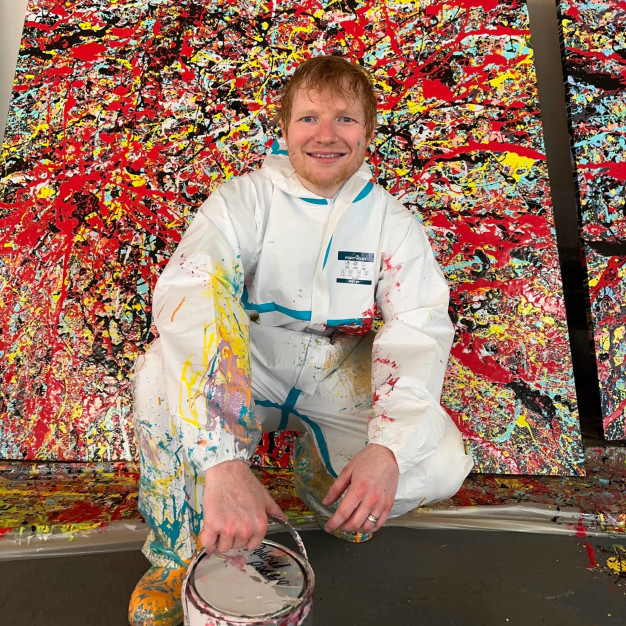 Ed Sheeran presenta la mostra Cosmic Carpark Paintings / foto: Heni Exhibitions