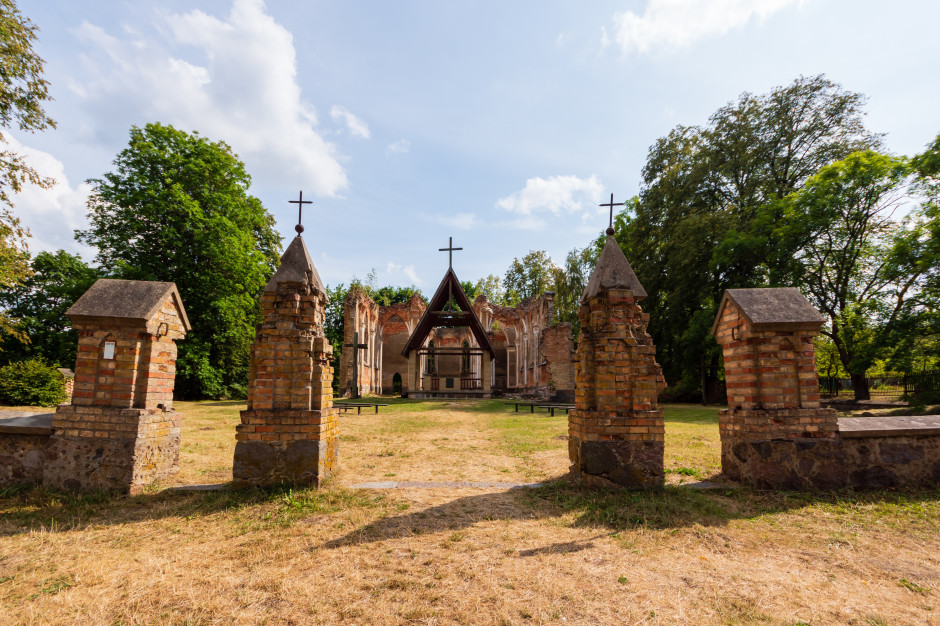 Ruïnes van de Sint-Antoniuskerk in Jałówka / foto: Shutterstock, Andrzej Butkiewicz