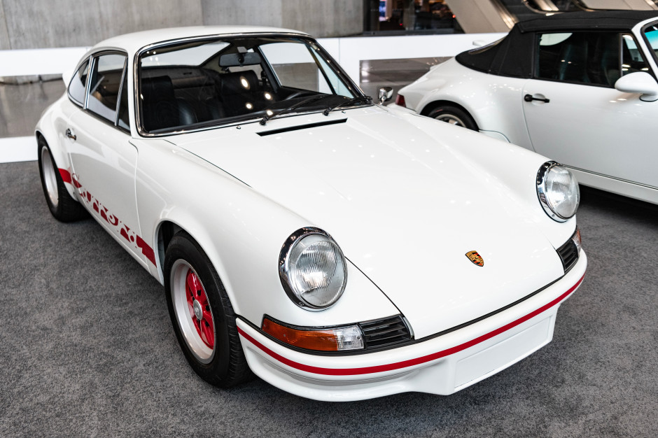 Porsche 911 RS - de inspiratie voor de nieuwe samenwerking van Porsche met Almond Surfboards, voorbeeldfoto /Shutterstock