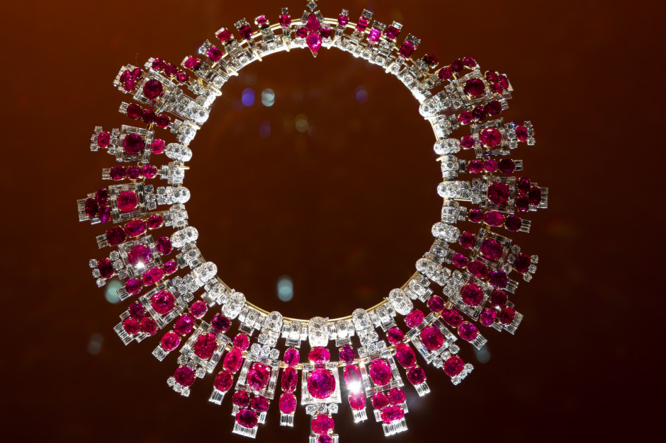 Cartier w V&A South Kensington / mat. pras. Victoria and Albert Museum