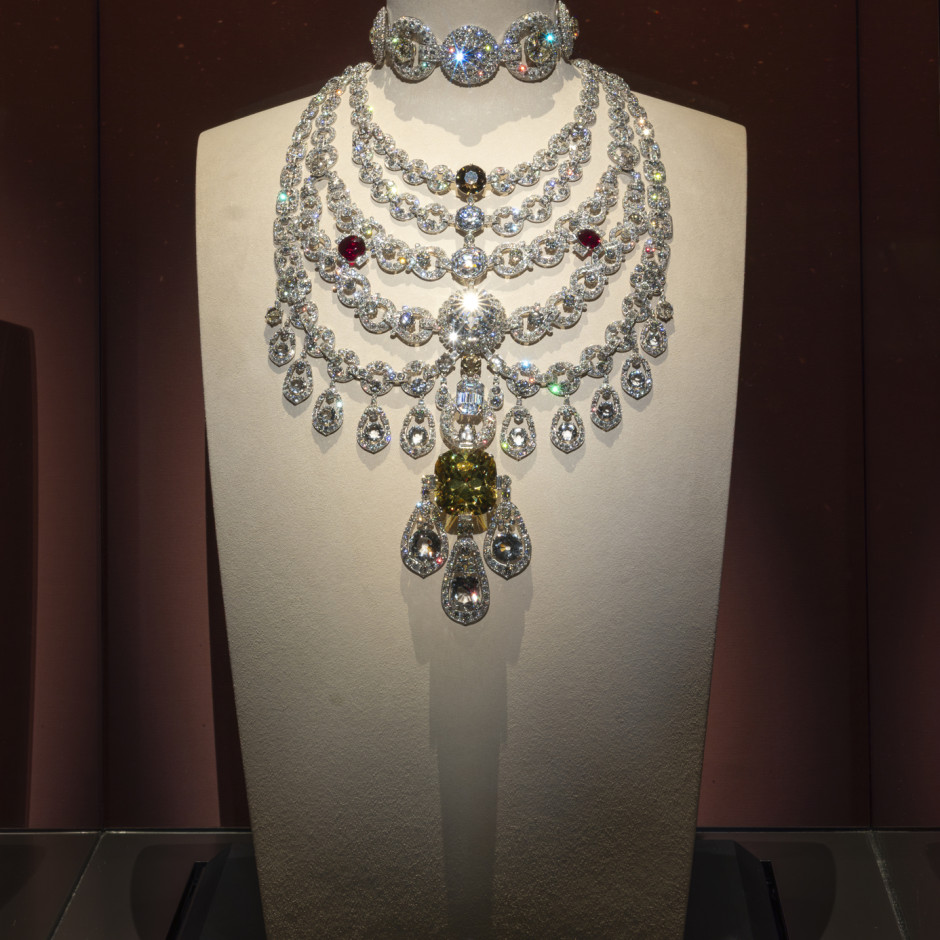 Cartier w V&A South Kensington / mat. pras. Victoria and Albert Museum