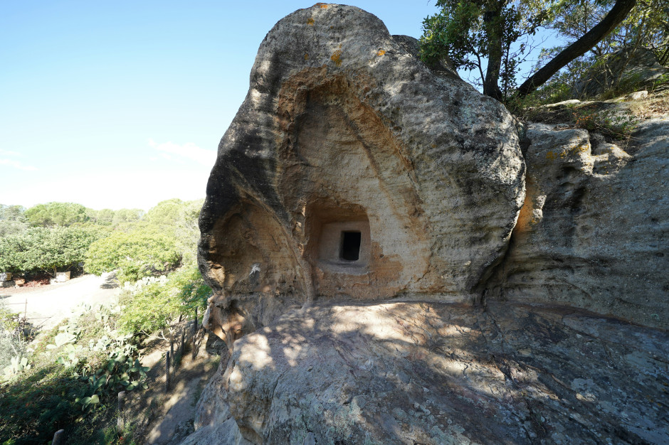 Domus de janas – sprookjeshuizen op Sardinië / Unsplash, Jurgen Scheeff