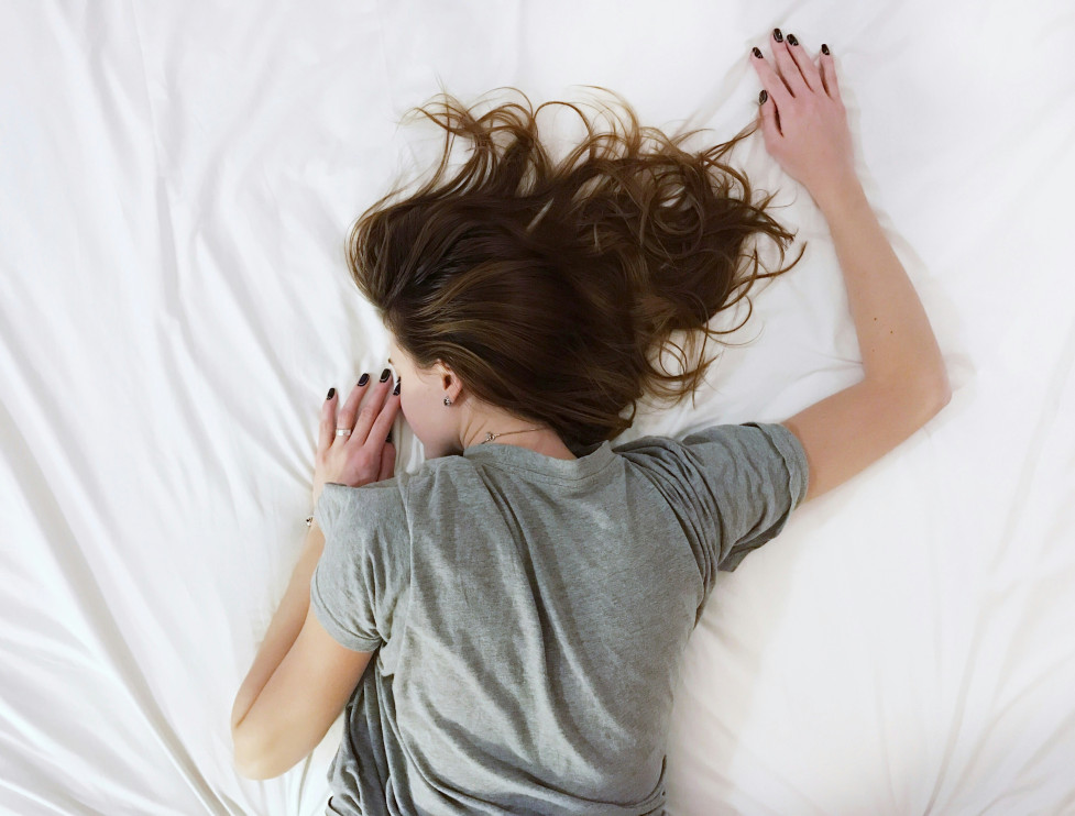 Vrouwen slapen het liefst aan de linkerkant van het bed / Foto: Unsplash Vladislav Muslakov