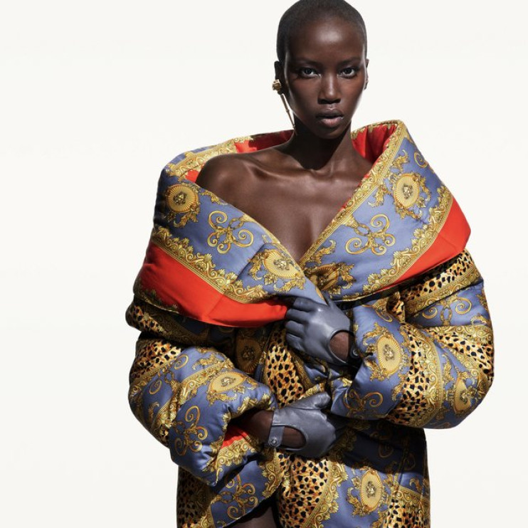 Versace - Campagna pubblicitaria autunno 2025 / Materiali stampa Versace, foto: Mert & Marcus