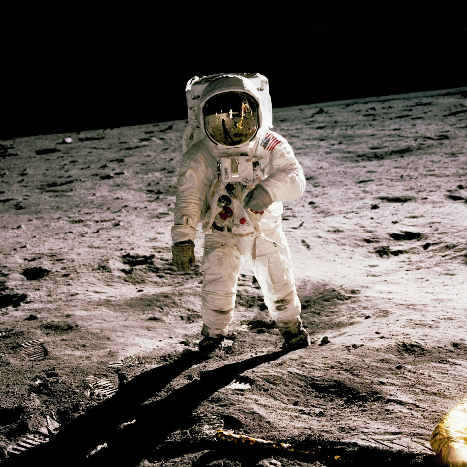 Ay'da Buzz Aldrin, Apollo 11 üyesi, Omega Speedmaster takıyor / HD Tarih / Unsplash