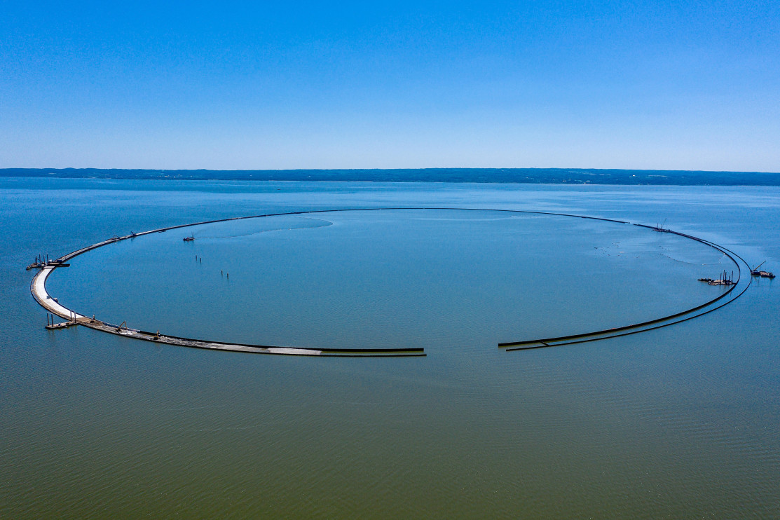 Construcción de la isla del Egeo/foto: PAP Jan Dzban