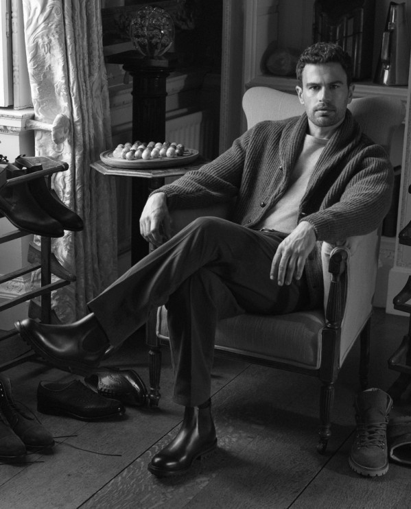 Theo James nella campagna autunnale del marchio della Chiesa / materiali stampa