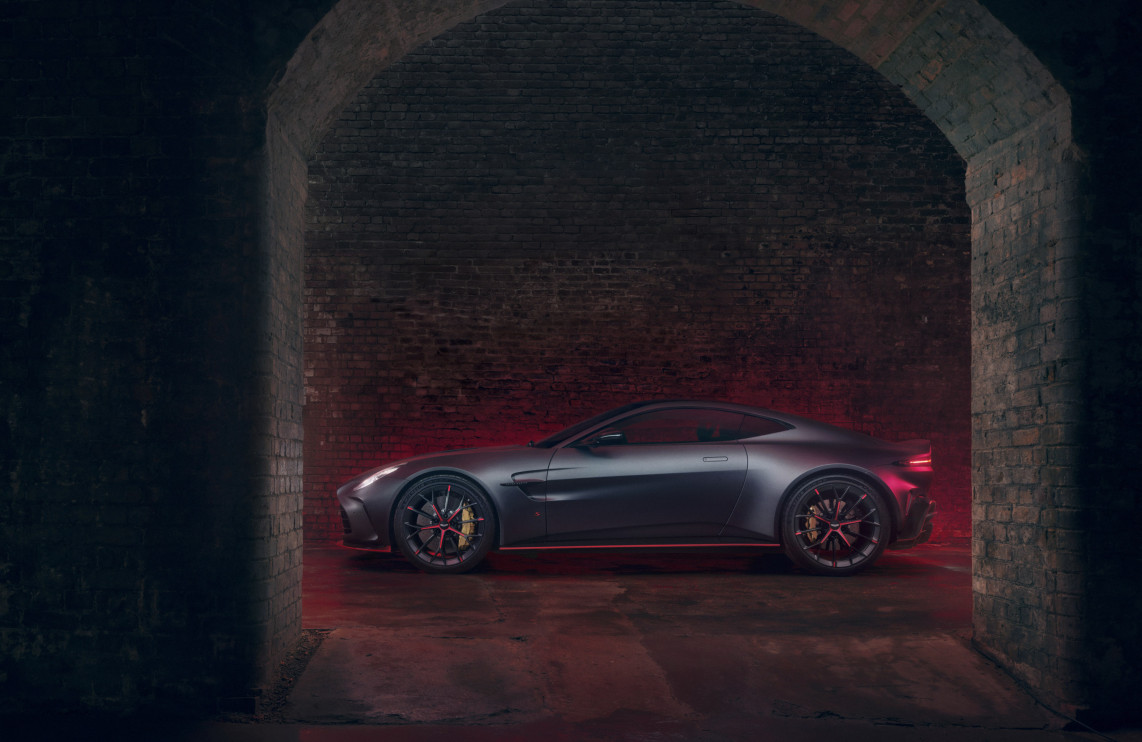 Aston Martin Vantage S / materiali stampa