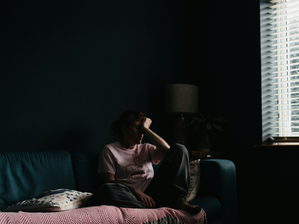 61 percent of Poles suffer from loneliness / Unsplash photo by Annie Spratt