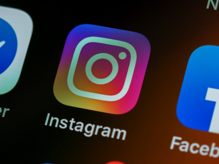 Verificar o feed do Instagram repetidamente pode ser um sinal claro de narcisismo / Foto: Unsplash, Brett Jordan