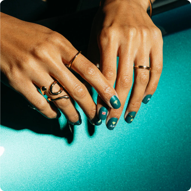 Gel para unhas da cor Aston Martin da Glaize / materiais de imprensa