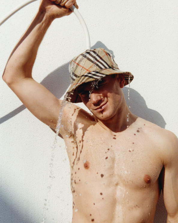 Burberry - Coleção de Praia Verão 2025 / Materiais de Imprensa