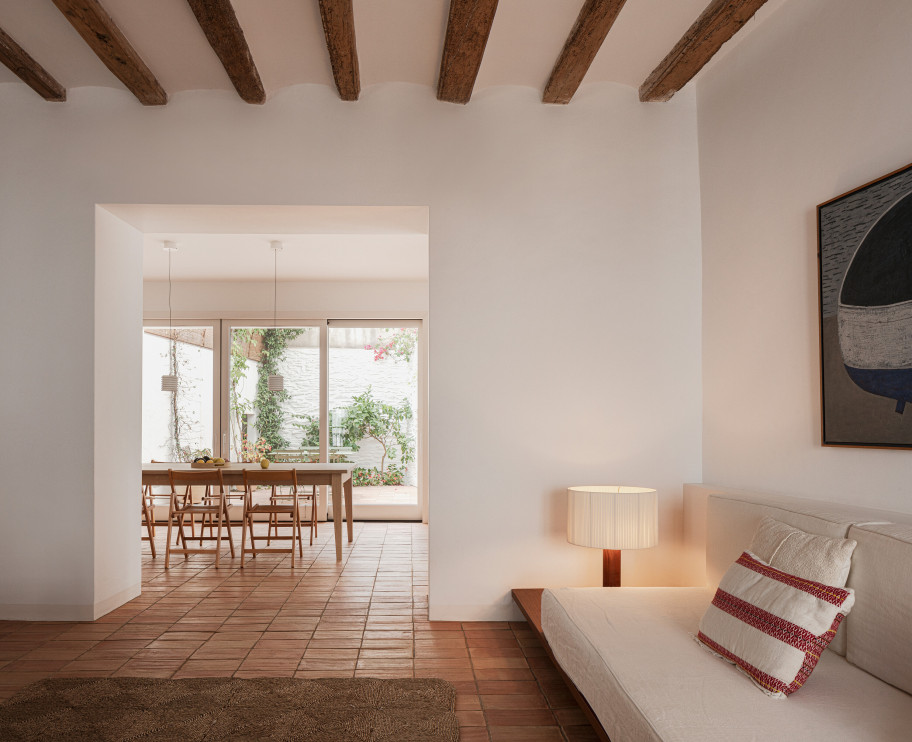 Antiga casa de pescador em Cadaqués / materiais de imprensa - Bea Portabella + Jordi Pagès, foto de David Zarzoso