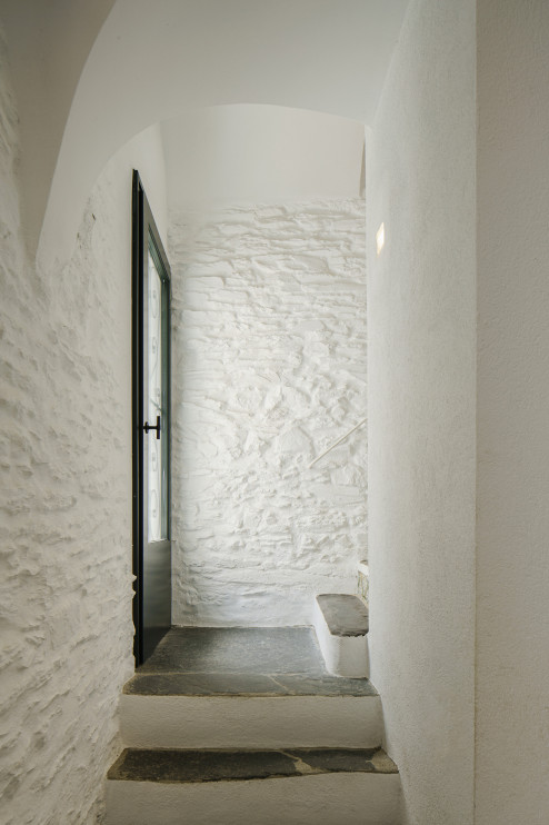 Antiga casa de pescador em Cadaqués / materiais de imprensa - Bea Portabella + Jordi Pagès, foto de David Zarzoso