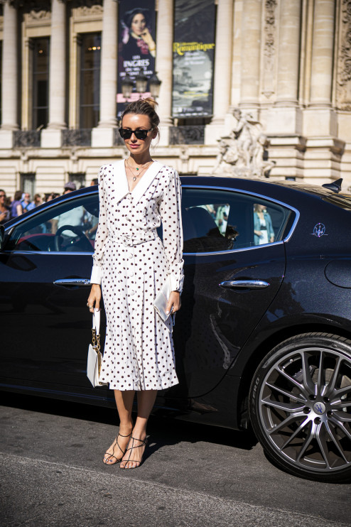 Moda Verão 2025 - Vestido Retrô de Bolinhas / Getty Images