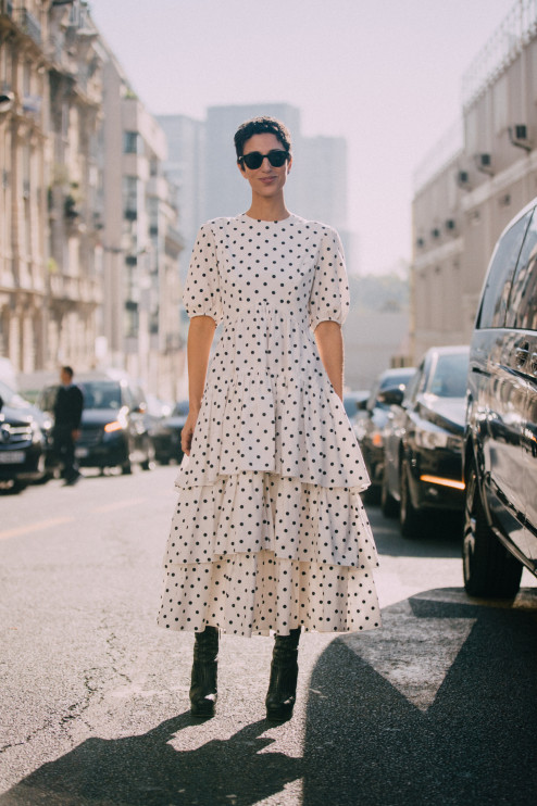 Moda Verão 2025 - Vestido de Bolinhas / Getty Images