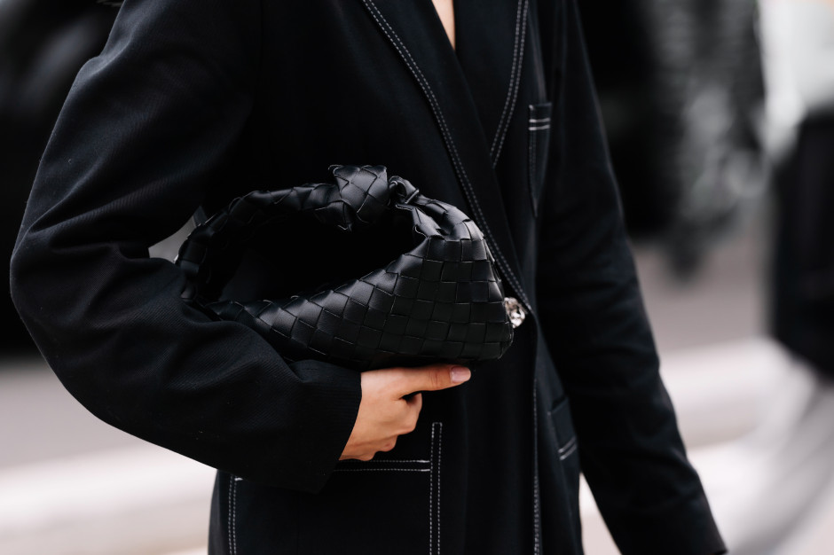 Bolsa Jodie Bottega Veneta no icônico tecido intrecciato / Shutterstock
