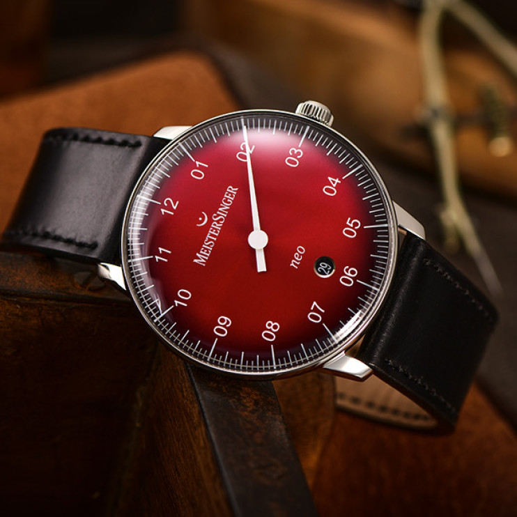 Meistersinger Neo Bordeaux Degradé ref. NE911D and Meistersinger Neo Plus Ivory ref. NE403 / press materials
