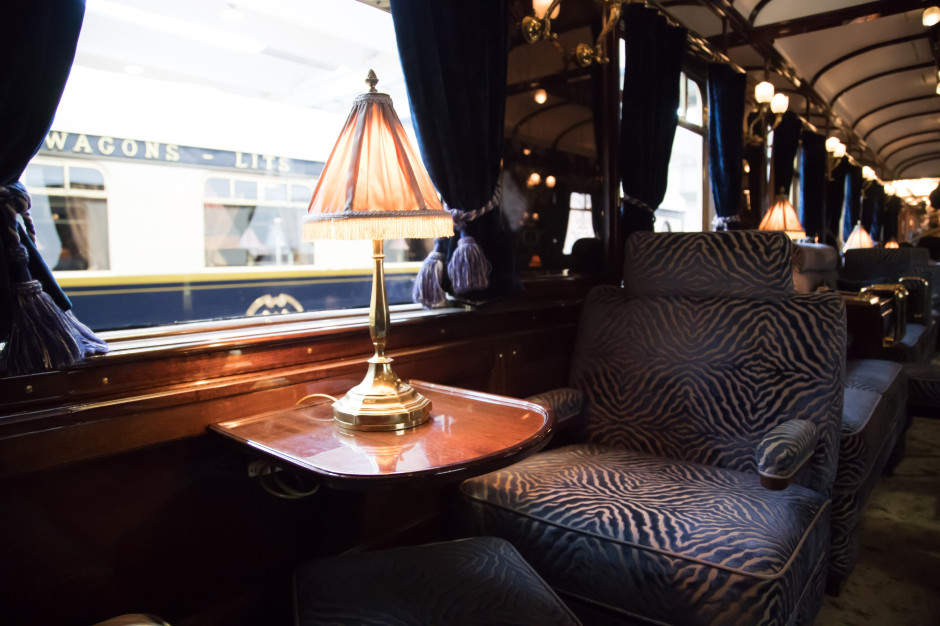 Orient Express, luxury train interior / Shutterstock_1680717565.jpg