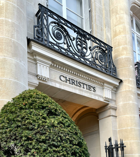 Sales at Sotheby’s, Christie’s, and Phillips auction houses declined in the first half of 2025 / photo: Unsplash, Rokuronan Dorard