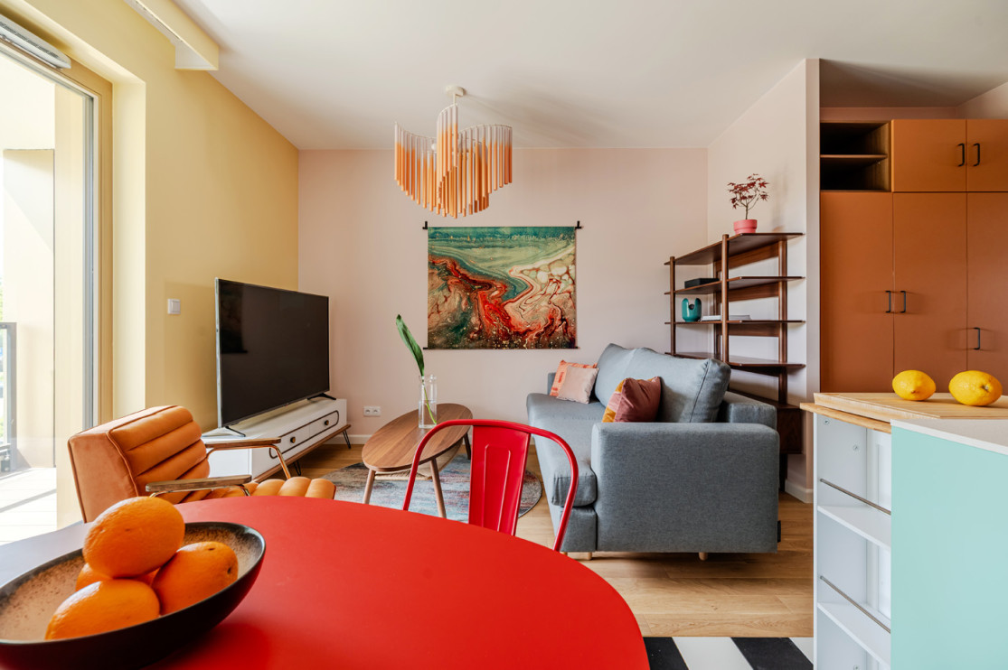 Apartment for rent in Warsaw's Wola district in retro Palm Springs colors / press materials, project Deer Design, photo: Zagórny Studio
