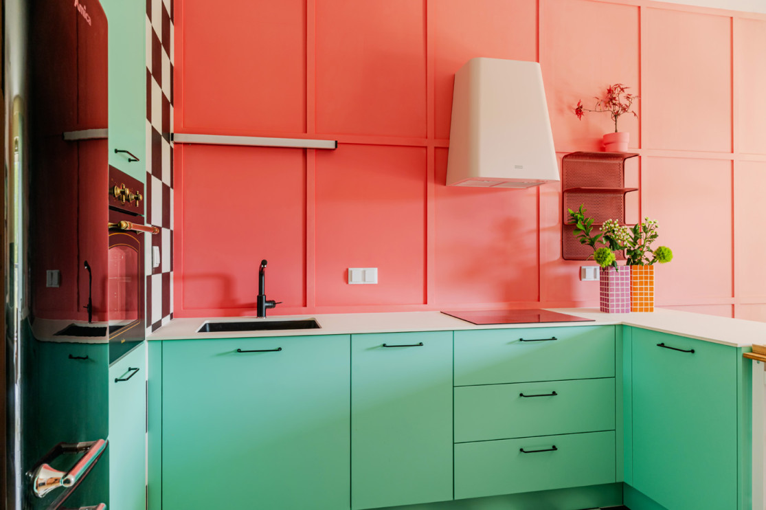 Apartment for rent in Warsaw's Wola district in retro Palm Springs colors / press materials, project Deer Design, photo: Zagórny Studio