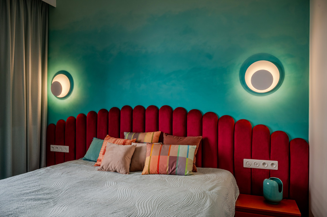 Apartment for rent in Warsaw's Wola district in retro Palm Springs colors / press materials, project Deer Design, photo: Zagórny Studio