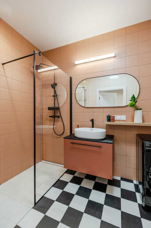 Apartment for rent in Warsaw's Wola district in retro Palm Springs colors / press materials, project Deer Design, photo: Zagórny Studio