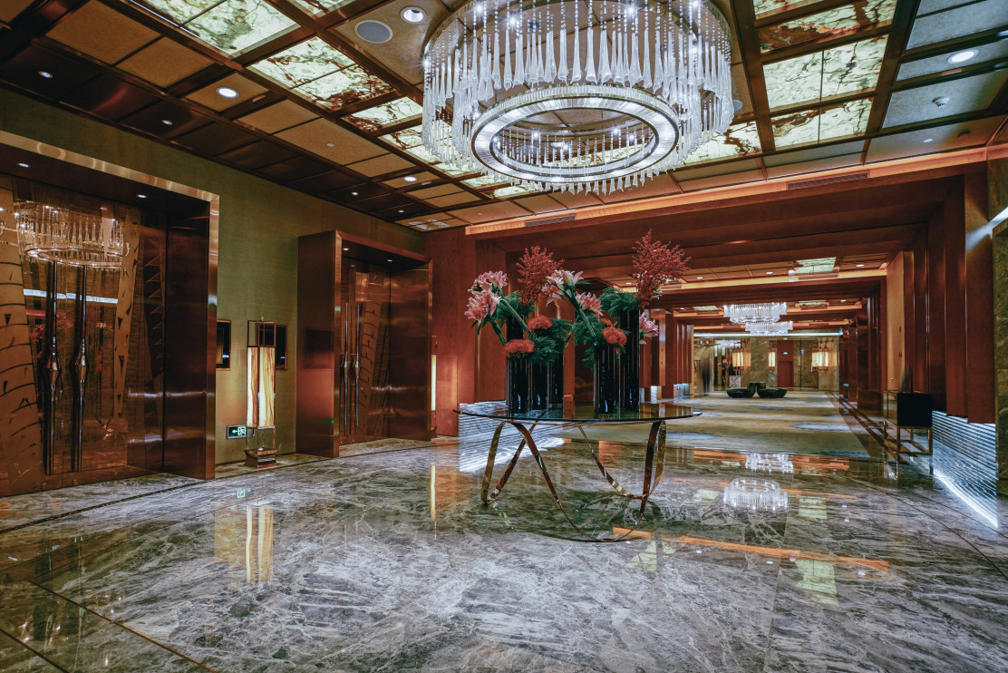 Interior of a luxury hotel / Photo: Shuterstock