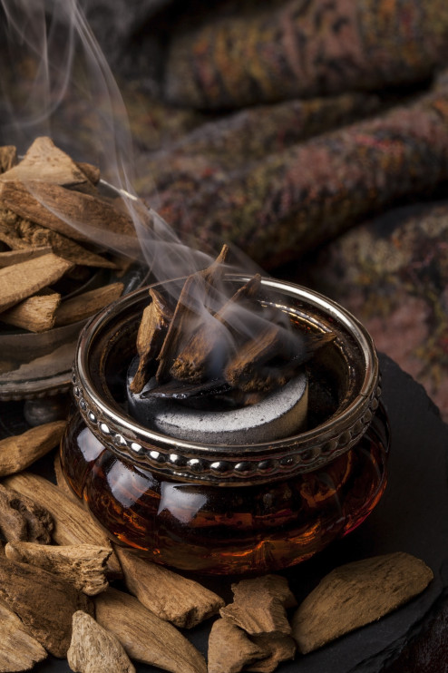 Oud - one of the most luxurious fragrances in the world / JurateBuiviene / Shutterstock