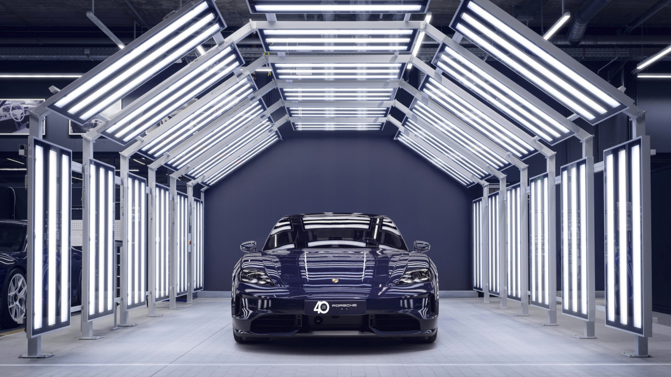 Porsche x Ferragamo - two limited models for the 40th anniversary of Porsche in Italy / press materials