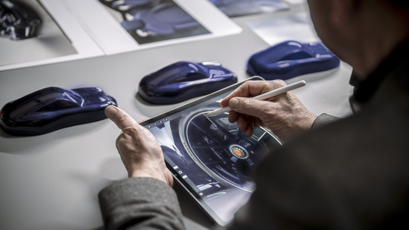 Porsche x Ferragamo - two limited models for the 40th anniversary of Porsche in Italy / press materials