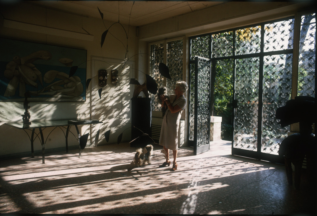 Peggy Guggenheim w Palazzo Venier dei Leoni w Wenecji - 1941 / Getty Images / David Lees/Corbis/VCG