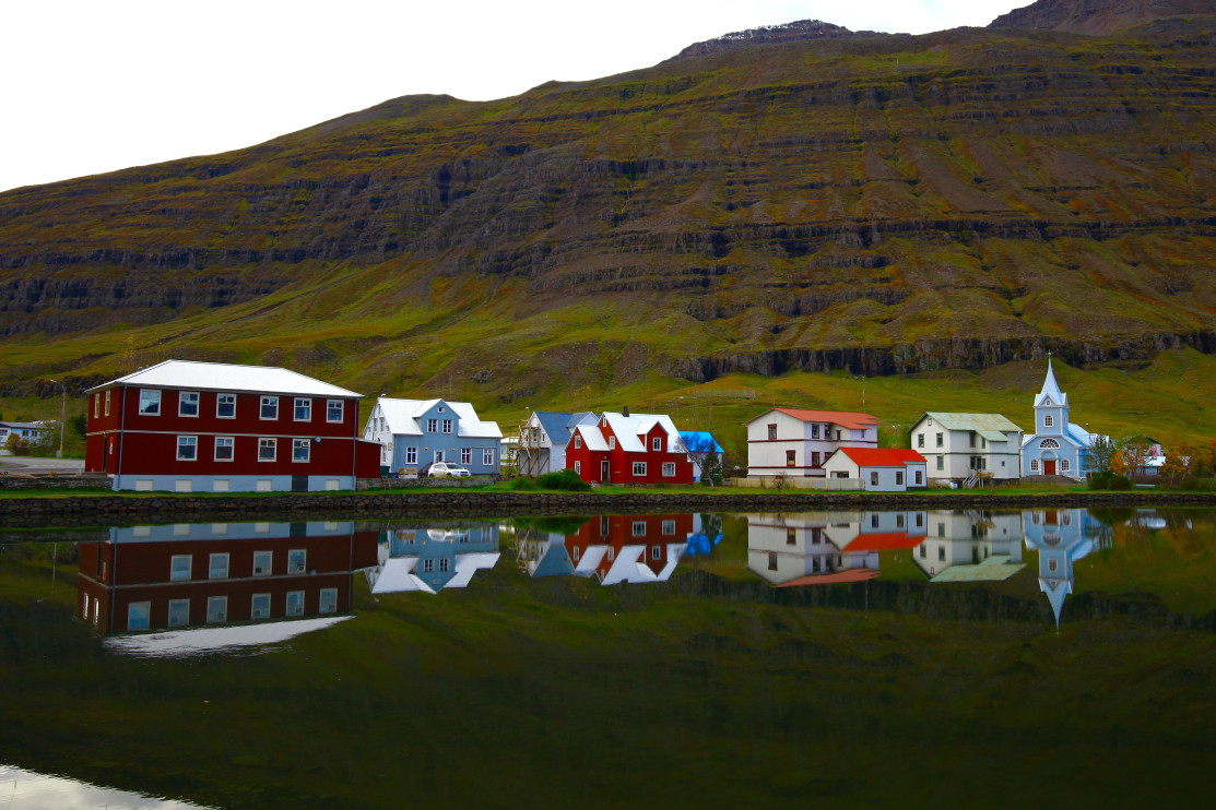 Seyðisfjörður / Shutterstock / Anzio Chou