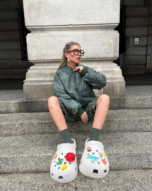 Crocs - de iconische klompen gedragen door de infuencler