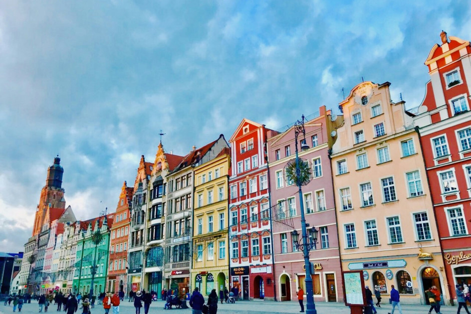 Tenement houses in Wrocław - the Folt couple's art gallery will be established on Tęczowa Street. License: Reisehu / Unsplash