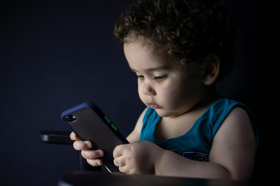 Uitdrukkingen die van sociale media afkomstig zijn, zullen dankzij de jongste internetgebruikers hun weg naar onze taal vinden / Hessam Nabavi / Unsplash