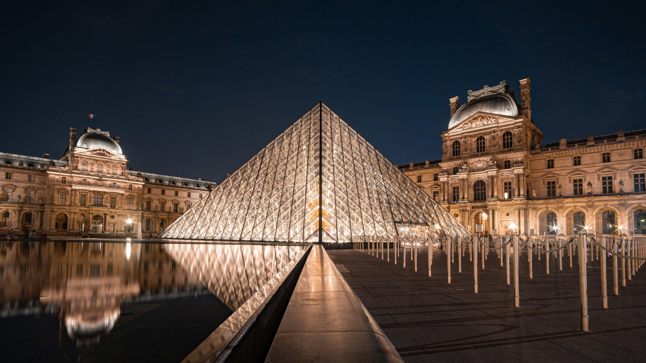 Musée du Louvre – Paris, France / Photo: Unsplash, Michael Fousert