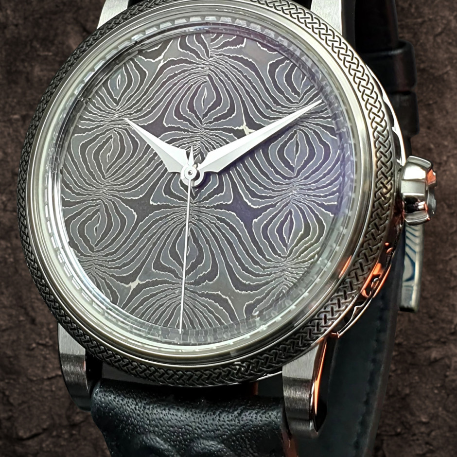 Un reloj inspirado en una auténtica espada vikinga fabricada en acero de Damasco, GoS Fullerö Sword Licencia: Material de prensa / GoS