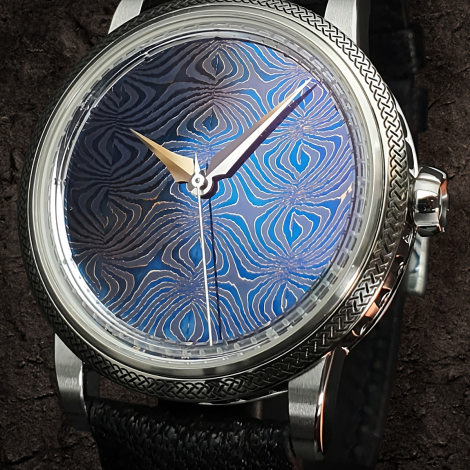 Un reloj inspirado en una auténtica espada vikinga fabricada en acero de Damasco, GoS Fullerö Sword Licencia: Material de prensa / GoS
