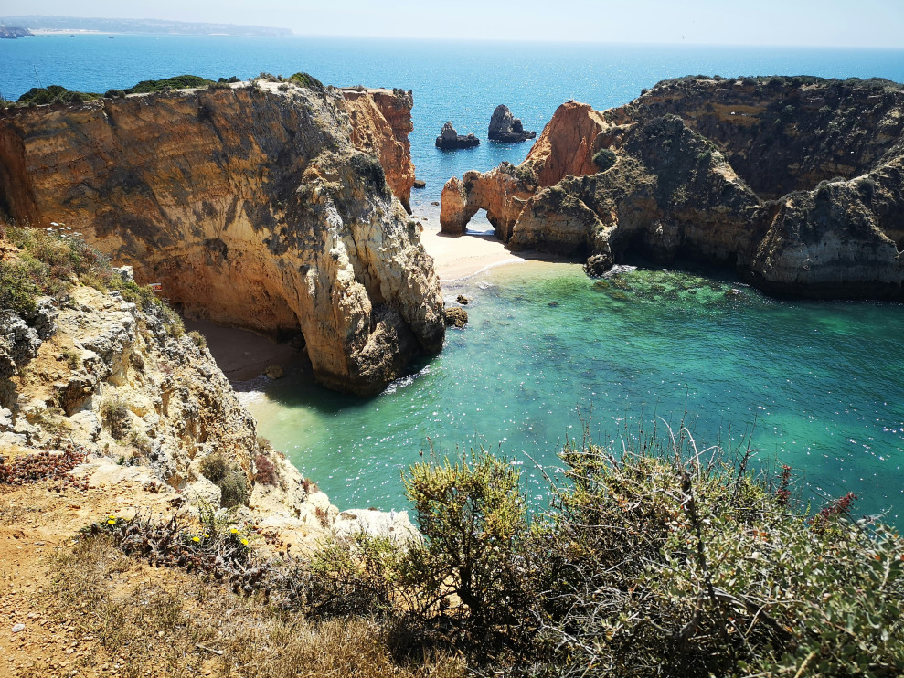 Algarve – sente-se à mesa um pouco / Foto: Unsplash, Paula Sotomayor