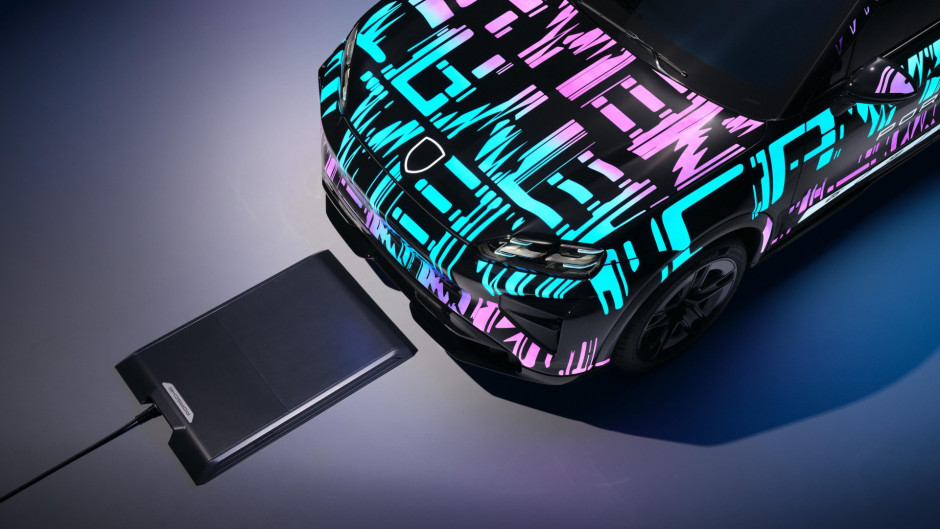 Um protótipo do Cayenne elétrico com pintura fluorescente pode ser visto atualmente na feira IAA MOBILITY, em Munique. Foto: Materiais de imprensa / Porsche