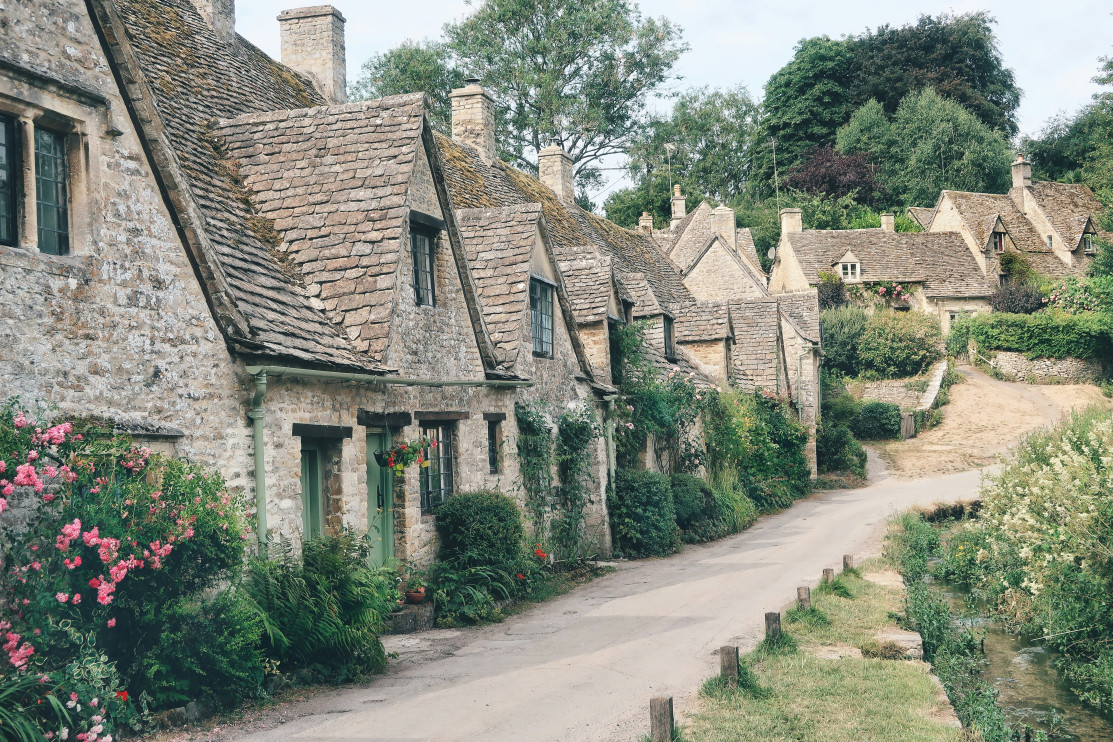 Bibury, a vila mais bonita do mundo / Unsplash, George Hiles
