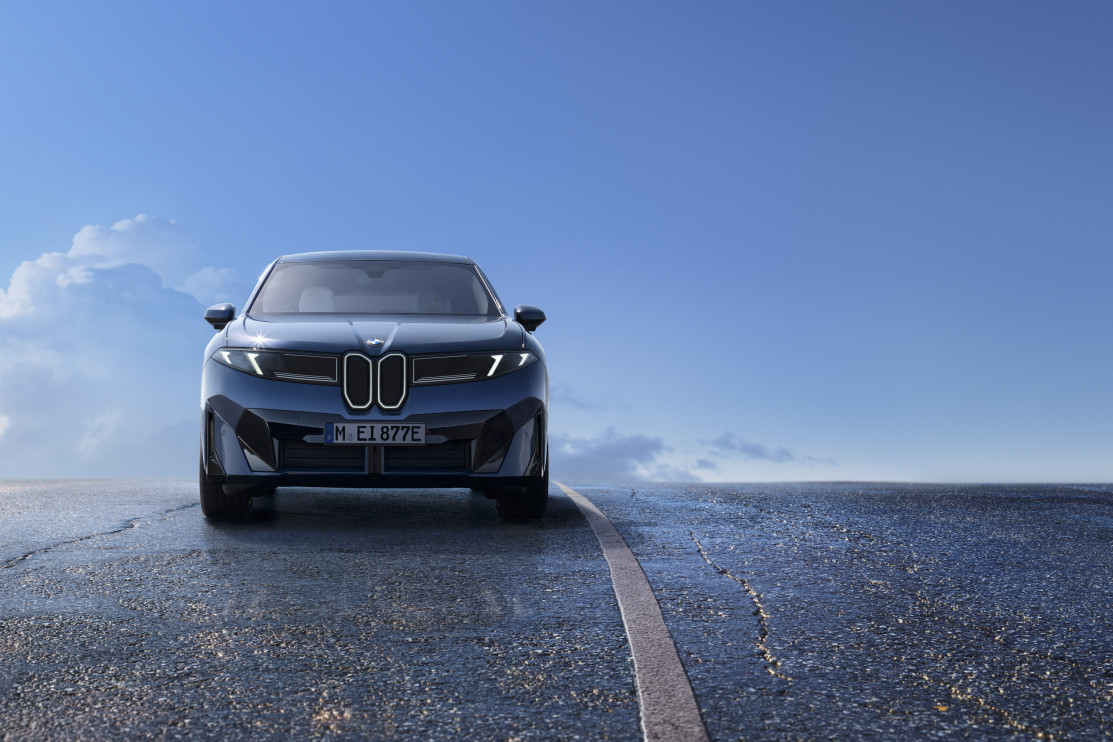 BMW iX3 - uma nova versão do popular SUV / materiais para a imprensa