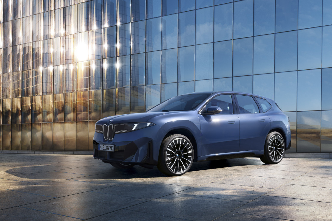 BMW iX3 - uma nova versão do popular SUV / materiais para a imprensa