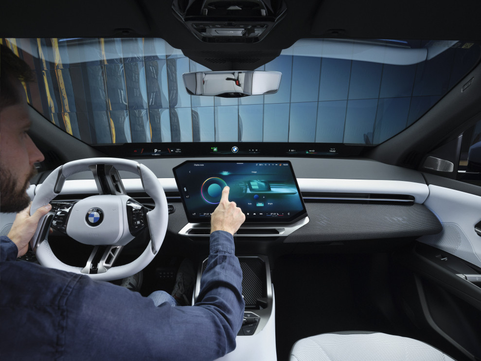 BMW iX3 - uma nova versão do popular SUV / materiais para a imprensa